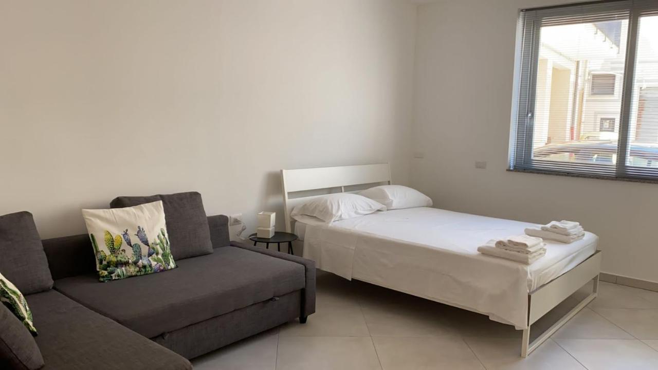 Carolina Apartments - Monolocale Capo dʼOrlando Esterno foto